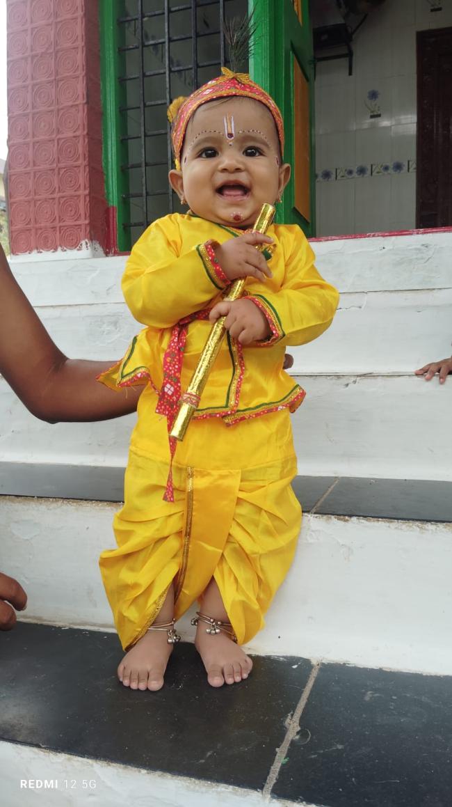 ಕೃಷ್ಣನ ವೇಷದಲ್ಲಿ ನಾಗರಾಜ ದೊಡ್ಡಮನಿ ಅವರ ಮಗ ರಜತದಲ್ಲಿ