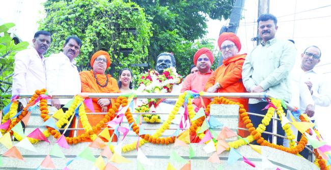 ಡಾ. ನಾಗಲೋಟಿಮಠ ಸಾಧನೆ ಅವಿಸ್ಮರಣೀಯ: ಗುರುಸಿದ್ಧ ಸ್ವಾಮೀಜಿ 