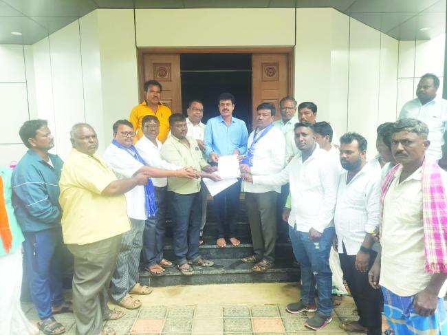 ಒಳ ಮೀಸಲಾತಿ ಜಾರಿಗೆ ತರಲು ಒತ್ತಾಯ  