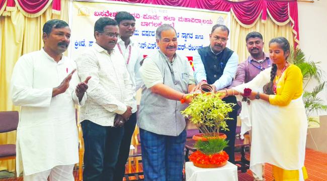 ಸಾಧನೆಗೆ ಕಠಿಣ ಪರಿಶ್ರಮ ಅಗತ್ಯ : ಡಾ.ಎಸ್‌. ಎಸ್‌. ಬಿರಾದಾರ  