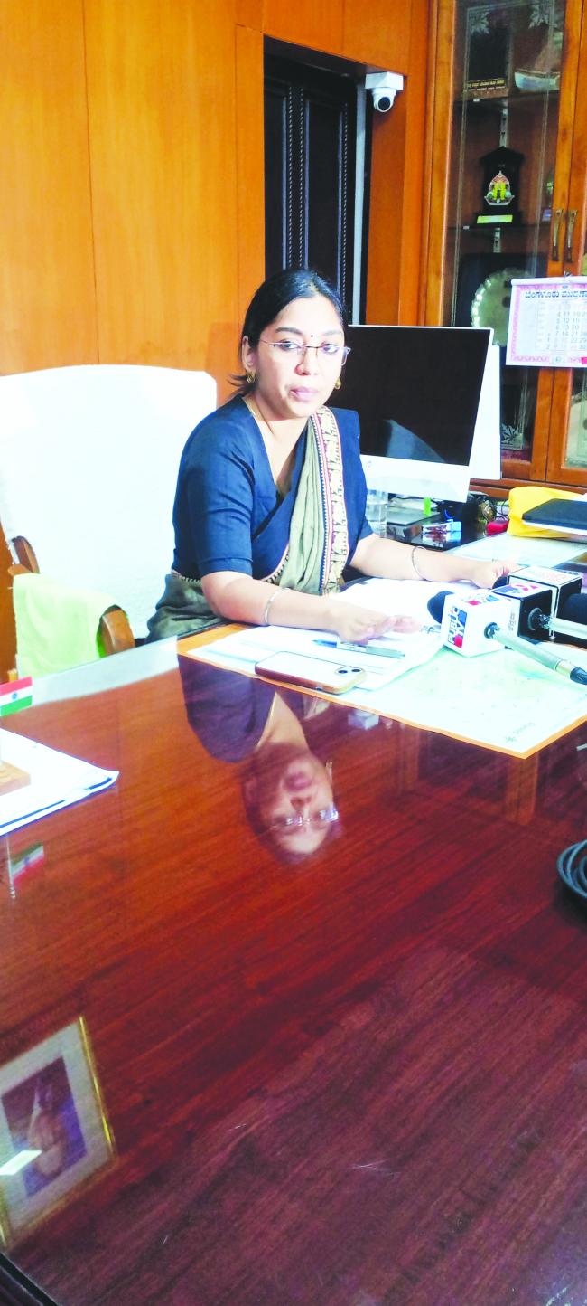 ಮಳೆ ಕಡಿಮೆಯಾಗಲಿದೆ ಎಂದು ಹವಾಮಾನ ಇಲಾಖೆ ಹೇಳಿದೆ : ಆದರೂ ಕಾಳಜಿ ಕೇಂದ್ರ ತೆರೆಯಲು ಸನ್ನದ್ಧರಾಗಿದ್ದೇವೆ : ಜಿಲ್ಲಾಧಿಕಾರಿ ಲಕ್ಷ್ಮಿಪ್ರಿಯಾ