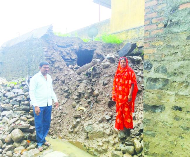 ಕಡಣಿಯಲ್ಲಿ ಧಾರಾಕಾರ ಮಳೆಯಿಂದ ಮನೆ ಕುಸಿತ   