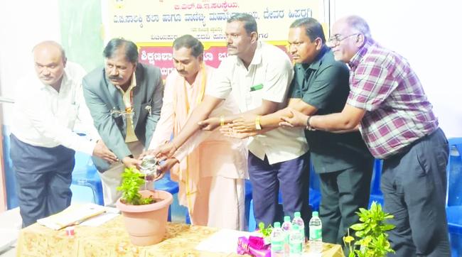 ಫಲಿತಾಂಶ ಸುಧಾರಣೆಗೆ ಉಪನ್ಯಾಸಕರು ಕ್ರಮ ಕೈಗೊಳ್ಳಿ: ಡಾ.ಸಿ. ಕೆ. ಹೊಸಮನಿ 