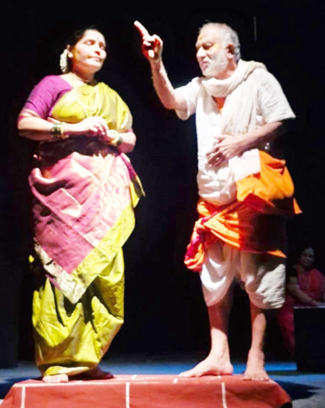 ಸ್ಮರಿಸಿ ಬದುಕಿರೋ ನಾಟಕ ಕರ್ನಾಟಕದಾದ್ಯಂತ ಪ್ರದರ್ಶನಗೊಳ್ಳಲಿ: ಅಕ್ಷೋಭ್ಯತೀರ್ಥರು  