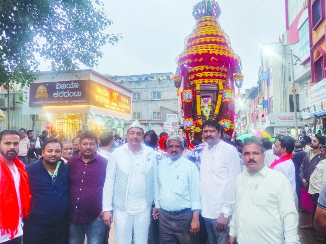 ವಿಜೃಂಭಣೆಯಿಂದ ಜರುಗಿದ ಮೂರುಸಾವಿರಮಠದ ರಥೋತ್ಸವವು 