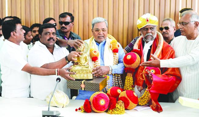 ಅಲೆಮಾರಿಗಳನ್ನು ಕೈಬಿಡದಂತೆ ಮಾಜಿ ಸಚಿವ ಆಂಜನೇಯ ಆಗ್ರಹ 