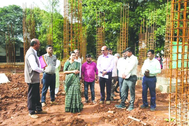 ಸರಕಾರಿ ಮಹಿಳಾ ಕಾಲೇಜು ಕಟ್ಟಡ ಕಾಮಗಾರಿ ಪ್ರಗತಿ ಪರೀಶೀಲಿಸಿದ ಜಿಲ್ಲಾಧಿಕಾರಿ ದಿವ್ಯ ಪ್ರಭು;  