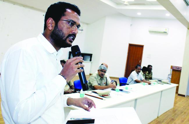 ಹಬ್ಬಗಳನ್ನು ಶಾಂತಿ ಮತ್ತು ಸೌಹಾರ್ದತೆಯಿಂದ ಆಚರಿಸಿ: ಜಿಲ್ಲಾಧಿಕಾರಿ ಡಾ. ಸುರೇಶ ಇಟ್ನಾಳ 