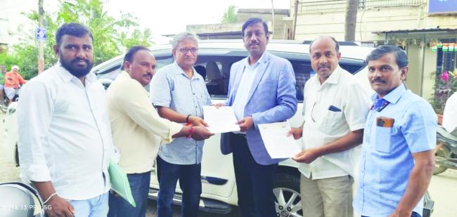 ಆನ್‌ಲೈನ್ ಸೆಂಟರ್‌ಗಳಲ್ಲಿ ಫೋಟೊ ತೆಗೆಯುವುದನ್ನು ನಿಷೇಧಿಸಲು ಒತ್ತಾಯ 