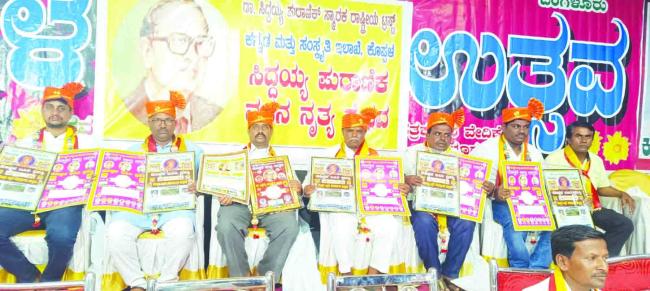 ಕೋವಿ, ಗೊಂಡಬಾಳ ಮತ್ತು ನದಾಫ್ ಸೇರಿ ಹಲವರಿಗೆ ಕೊಪ್ಪಳ ಐಸಿರಿ ಪ್ರಶಸ್ತಿ ಪ್ರದಾನ 