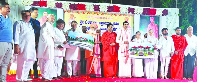 ಶ್ರಾವಣ ಮಾಸದಲ್ಲಿ ಒಳ್ಳೆಯ ಮಾತುಗಳನ್ನು ಕೇಳಬೇಕು: ಶ್ರೀಗಳು  