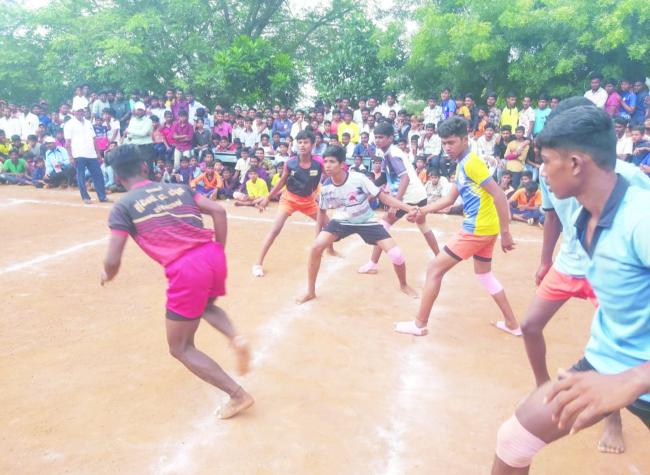 ಕೃಷ್ಣೆಯ ತಟದಲ್ಲಿ ಕ್ರೀಡೋತ್ಸವ ಕಲರವ..! ಆಟೋಟಗಳ ರಸದೌತಣ ಸವಿದ ಕ್ರೀಡಾ ಪ್ರಿಯರು 