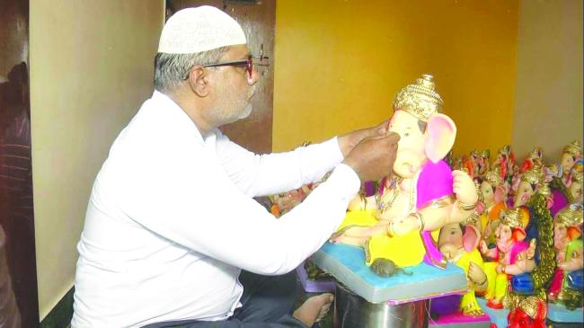 ಹಿಂದೂ-ಮುಸ್ಲಿಂ ಭಾವೈಕ್ಯತೆಗೆ ಶ್ರಮಿಸುತ್ತಿರುವ ಮುಸ್ಲಿಂ ಶಿಕ್ಷಕ 