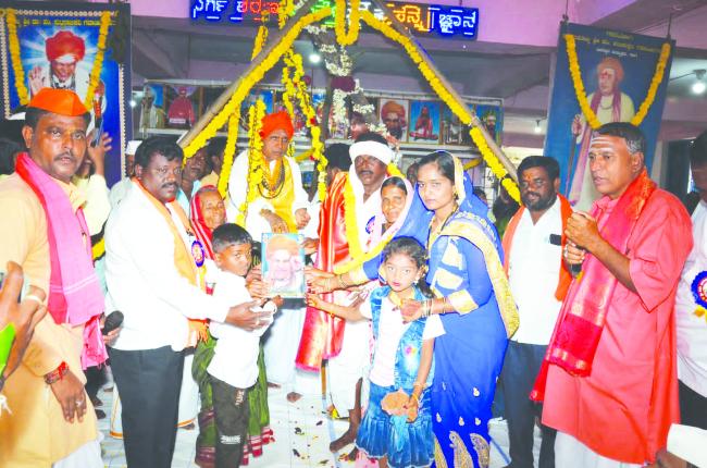 ಪತಿ-ಪತ್ನಿ ಅರಿತು ನಡೆದರೆ ಬಾಳು ಬಂಗಾರ: ಕಲ್ಲಯ್ಯಜ್ಜನವರು