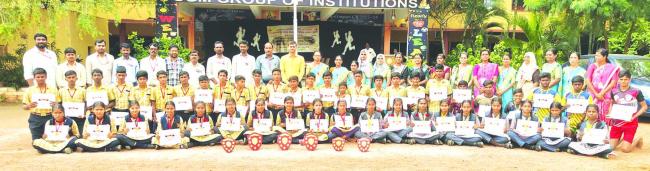 ಮಿಣಜಗಿ ವಲಯ ಮಟ್ಟದ ಕ್ರೀಡಾಕೂಟ: ಘನಮಠೇಶ್ವರ ಪ್ರೌಢಶಾಲೆಯ ವಿದ್ಯಾರ್ಥಿಗಳು ಮೇಲುಗೈ   