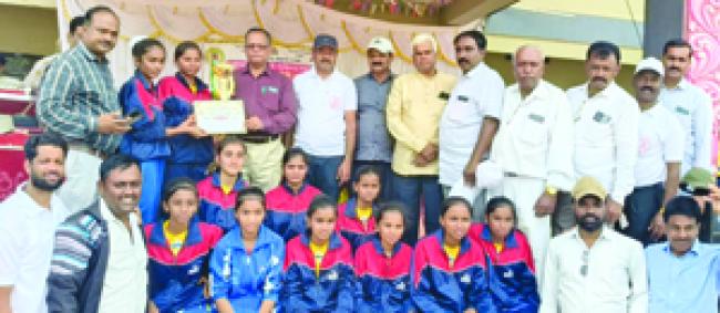 ಕ್ಲಸ್ಟರ್ ಮಟ್ಟದಿಂದ ತಾಲೂಕು ಮಟ್ಟಕ್ಕೆ ಆಯ್ಕೆಯಾದ ವಿದ್ಯಾರ್ಥಿಗಳಿಗೆ ಬಹುಮಾನ ವಿತರಣೆ