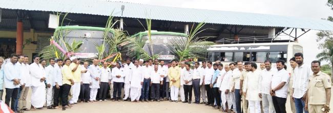 ಬಬಲೇಶ್ವರ-ವಿಜಯಪುರ ಬಸ್ಸುಗಳ ಪ್ರಾರಂಭಕ್ಕೆ ಮಲ್ಲು ದಳವಾಯಿ ಚಾಲನೆ 