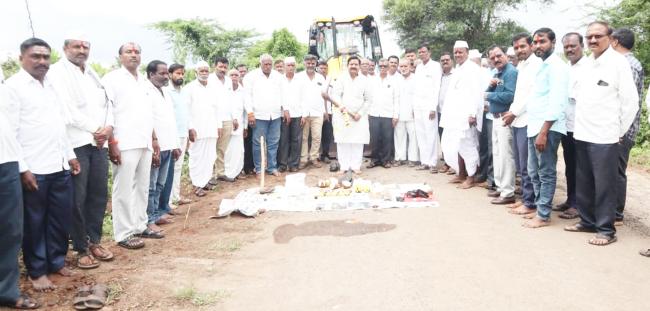 ರಸ್ತೆ ಅಭಿವೃದ್ಧಿಗೆ ಕಾಮಗಾರಿಗಳಿಗೆ ಶಾಸಕ ಐಹೊಳೆ ಚಾಲನೆ 