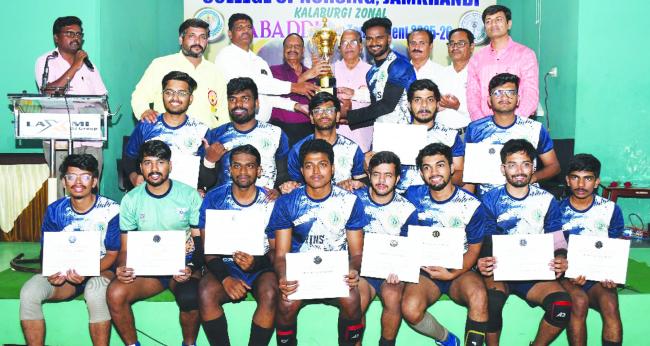 ವಲಯ ಮಟ್ಟದ ಪುರುಷರ ಕಬ್ಬಡ್ಡಿ ಪಂದ್ಯಾವಳಿ ಸಮಾರೋಪ ರಾಯಚೂರ ವೈದ್ಯಕೀಯ ವಿಜ್ಞಾನ ಸಂಸ್ಥೆ ಪ್ರಥಮ 