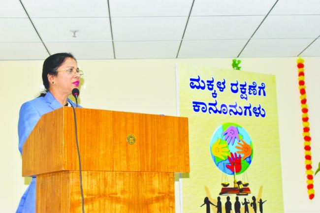 ಶಾಲೆಗಳಿಗೆ ‘ಮಕ್ಕಳ ರಕ್ಷಣೆಗೆ ಕಾನೂನುಗಳು’ ಪುಸ್ತಕ ವಿತರಣೆ 