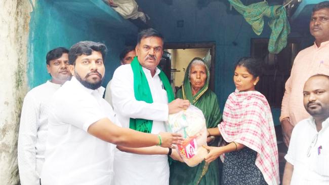 ಬಾರಿ ಮಳೆಯಿತಿಂದ ಮನೆ ಕುಸಿದು ನಾಲ್ವರಿಗೆ ಗಂಭಿರ ಗಾಯ 