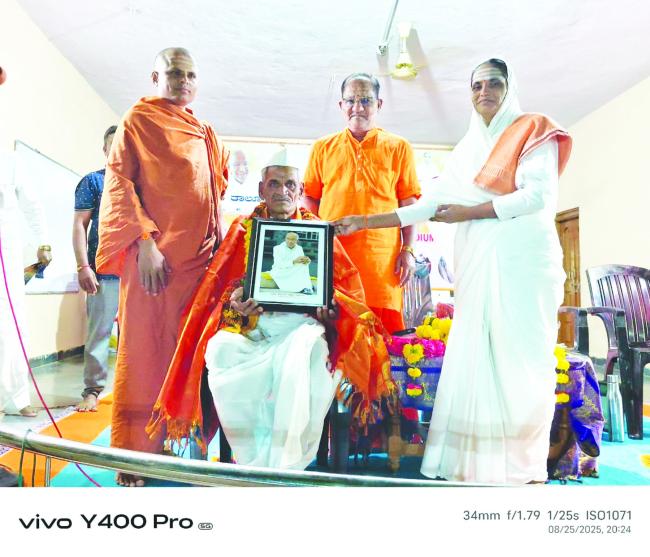 ಗ್ರಾಮಾಂತರ ಪ್ರದೇಶದ ವ್ಯಕ್ತಿಗಳಿಂದಲೇ ಕನ್ನಡ ಸಾಹಿತ್ಯ ಇಂದು ಹೆಮ್ಮರವಾಗಿ ಬೆಳೆದು ನಿಂತಿದೆ : ಕಾಶೀನಾಥ ಮಹಾಸ್ವಾಮಿಗಳು  