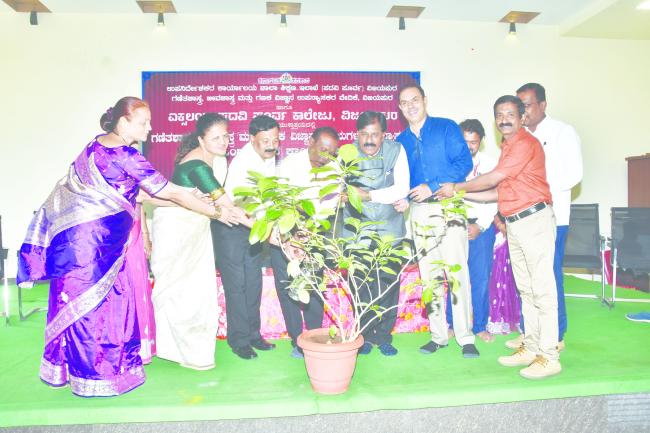 ರಚನಾತ್ಮಕತೆಯಿಂದ ಪ್ರಾಯೋಗಿಕವಾಗಿ ಹೇಳಿದ ಪಾಠ ಅರ್ಥಪೂರ್ಣ: ಎಸ್ ಮಹೇಶ 