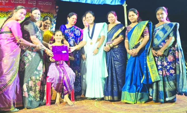 ರಂಗೋಲಿ ಸ್ಪರ್ಧೆ ವಿಜೇತರಿಗೆ ಬಹುಮಾನ ವಿತರಣೆ 