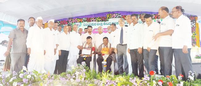 ಕೋರವಾರ ಪಿಕೆಪಿಎಸ್ ಗೆ ಅತ್ಯುತ್ತಮ ಪ್ರಶಸ್ತಿ ಪ್ರದಾನ