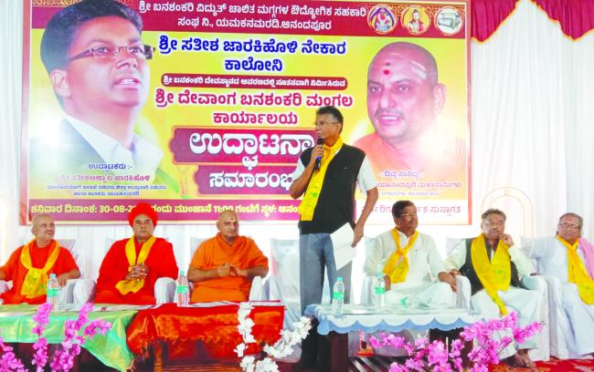 ಸಚಿವರ ಅನುದಾನದಲ್ಲಿ ನೇಕಾರ ಕಾಲೋನಿ ಹಾಗೂ ಸಮುದಾಯ ಭವನ ಉದ್ಘಾಟನೆ  