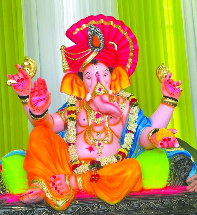 ರಾಣಿಬೆನ್ನೂರು: ಹಲಗೇರಿ ರಸ್ತೆ ಚೋಳಮರಡೇಶ್ವರ ನಗರದಲ್ಲಿ ಪ್ರತಿಷ್ಠಾಪಿಸಿರುವ ಗಣೇಶ 