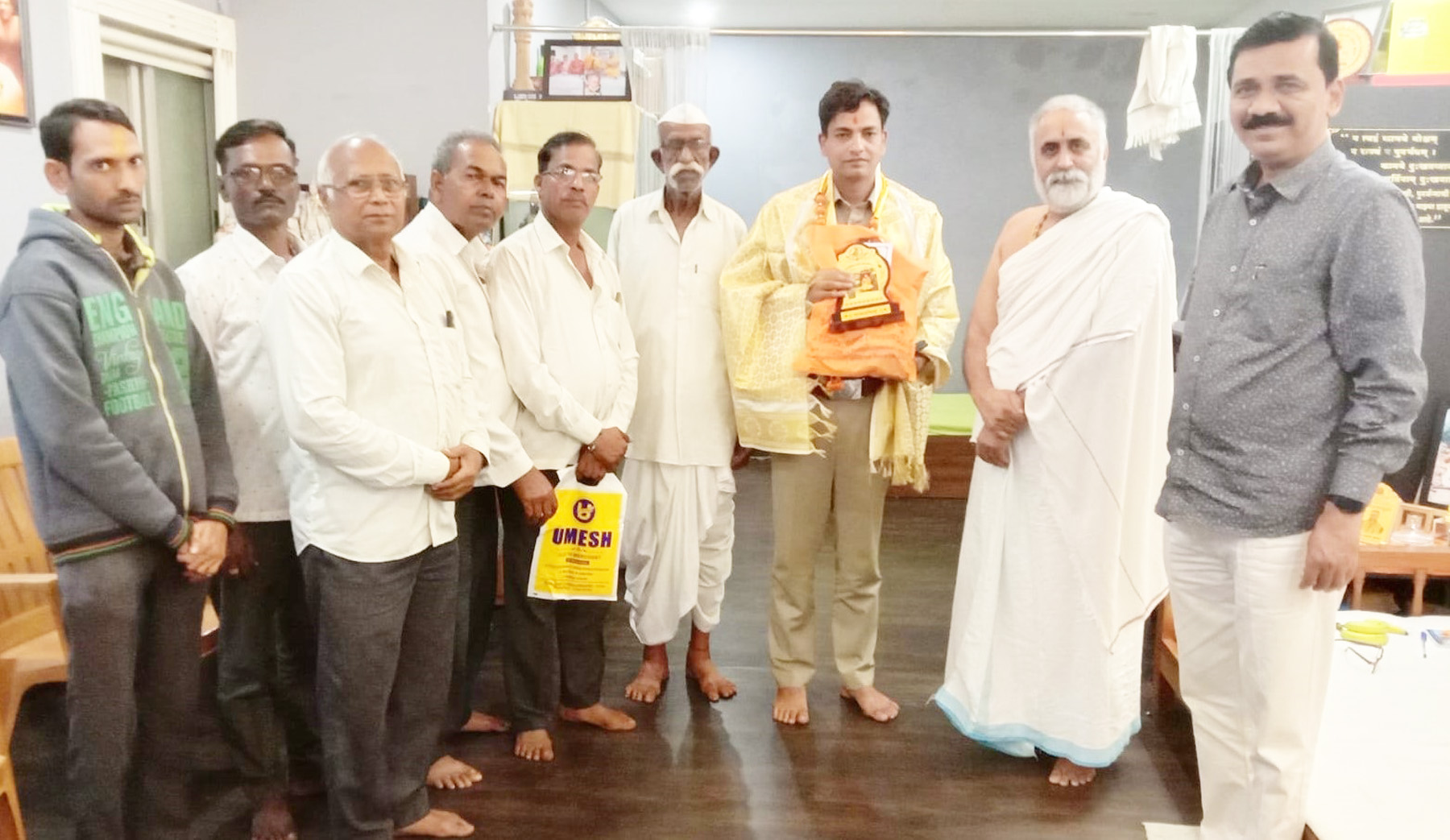 ಡಾ. ಆನಂದ ಮಹಾರಾಜ ಹೊಸಾವಿ ಇವರಿಗೆ ಸನ್ಮಾನ   