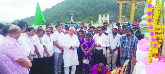 ಕಾಳಿ ನದಿಯ ಸುಫಾ ಜಲಾಶಯಕ್ಕೆ ಬಾಗೀನ ಅರ್ಪಣೆ
