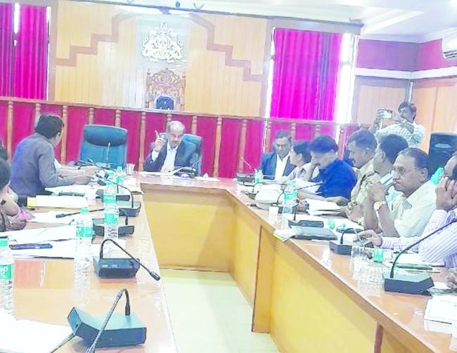 ಸಾಂಕ್ರಾಮಿಕ ರೋಗ ಬಾರದಂತೆ ಕ್ರಮವಹಿಸಲು ಅಧಿಕಾರಿಗಳಿಗೆ ಡಿಸಿ ಸೂಚನೆ 