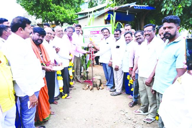 ರಸ್ತೆ ಅಭಿವೃದ್ಧಿ ಕಾಮಗಾರಿಗೆ ಶಂಕುಸ್ಥಾಪನೆ ನೆರವೇರಿಸಿದ ಶಾಸಕ ಗಣೇಶ 