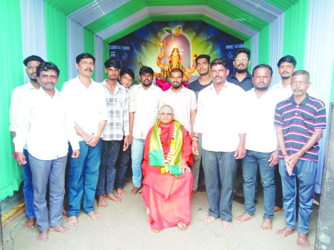 ಶ್ರೀಗಳಿಗೆ ಸನ್ಮಾನ   