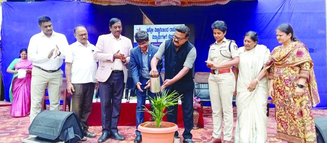 5.30 ಕೋಟಿ ವೆಚ್ಚದಲ್ಲಿ ರಸ್ತೆ ಕಾಮಗಾರಿಗೆ ಶಾಸಕ ಗಣೇಶ ಭೂಮಿ ಪೂಜೆ  