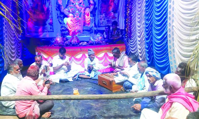 ಸ್ಥಳೀಯ ಗಜಾನನ ಗೆಳೆಯರ ಬಳಗದವರಿಂದ ಅನ್ನಪ್ರಸಾದ* ಶಿವ ಭಜನೆ* ಸಡಗರದಿಂದ ಗಣೇಶನ ವಿಸರ್ಜನೆ 