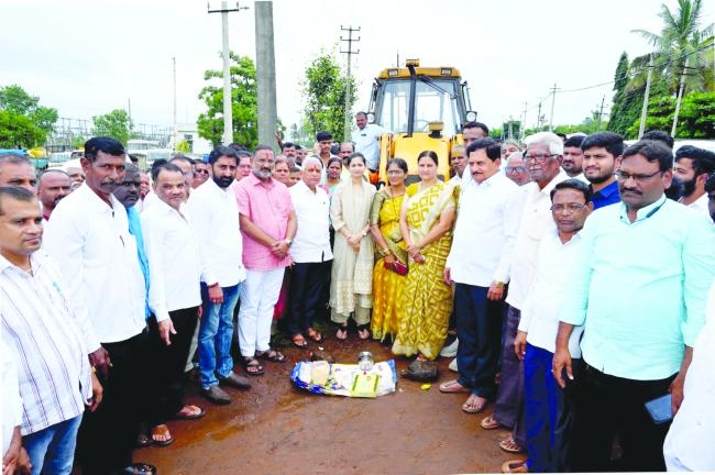 ವಿವಿಧ ರಸ್ತೆ ಕಾಮಗಾರಿಗೆ  ಸಂಸದೆ ಪ್ರಿಯಾಂಕಾ ಜಾರಕಿಹೊಳಿ ಚಾಲನೆ 