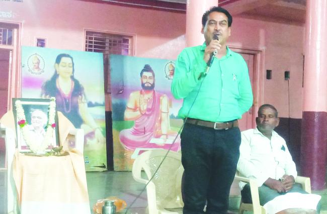 ಪಟ್ಟಣದ ಬಸವ ಮಂಟಪದಲ್ಲಿ ಡಾ. ಎಂ.ಎಂ.ಕಲಬುರ್ಗಿಯವರ 10ನೇ ಸ್ಮರಣೋತ್ಸವ   