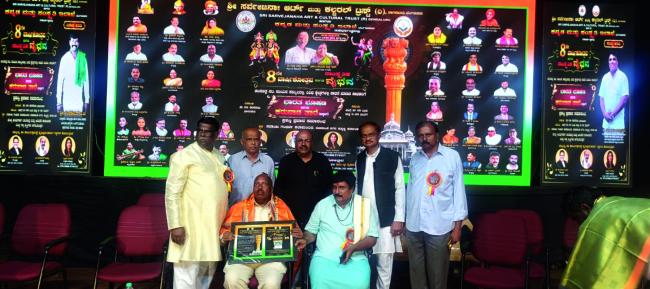 ಸವಾಯಿ ಗಂದರ್ವ ಕಲಾಮಂದಿರದಲ್ಲಿ ಕಲ್ಚರಲ್ ಟ್ರಸ್ಟ ನ 8 ನೇ ವಾರ್ಷಿಕೋತ್ಸವ ವೈಭವ ಕಾರ್ಯಕ್ರಮ