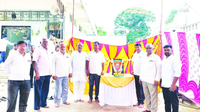 ಸಿದ್ದರಾಮೇಶ್ವರ ಗಜಾನನ ಯುವಕ ಸಂಘದ ವತಿಯಿಂದ 30 ನೇ ವಾರ್ಡಿನಲ್ಲಿ ಮಹಾ ಅನ್ನಸಂತರೆ​‍್ಣ 