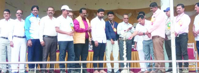 ವಿದ್ಯಾಭ್ಯಾಸದ ಜತೆಗೆ ಕ್ರೀಡಾ ಮನೋಭಾವ ಹೆಚ್ಚಿಸಿಕೊಳ್ಳಬೇಕು- ಮಲ್ಲಿಕಾರ್ಜುನ್‌