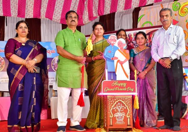 ಹೆಗ್ಗಡೆಯವರ ಸಮಾಜಮುಖಿ ಕಾರ್ಯಗಳು ಶ್ಲಾಘನೀಯ: ಸವಿತಾ ಅಮರಶೆಟ್ಟಿ 