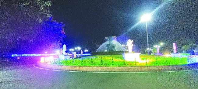 ಕೃಷ್ಣೆಯ ಜಲಧಿಗೆ ಬಾಗಿನ ಸಂಭ್ರಮ: ಶೃಂಗಾರಗೊಂಡ ಆಲಮಟ್ಟಿ  