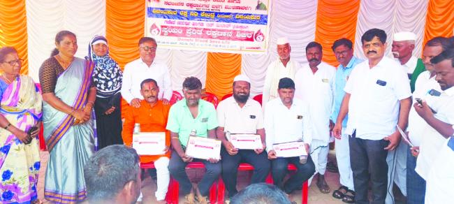 ರಕ್ತದಾನ  ಮಾಡುವುದರಿಂದ ರಕ್ತದ ಹನಿ ಮತ್ತೊಬ್ಬರ ಜೀವನಕ್ಕೆ ಆಸರೆಯಾಗುತ್ತದೆ 