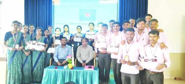 ಕಲಾ, ವಾಣಿಜ್ಯ ಮತ್ತು ವಿಜ್ಞಾನ ಮಾದರಿಗಳ ಪ್ರದರ್ಶನ 