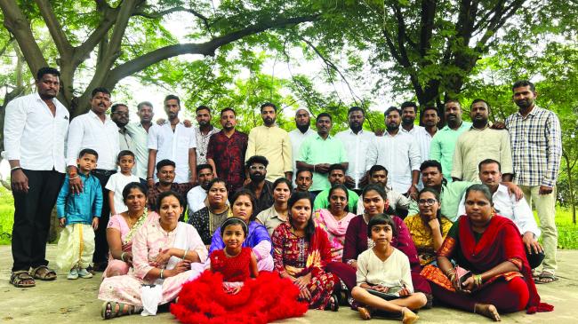 15ವರ್ಷಗಳ ನಂತರ ಜಾತ್ರೆಯಲ್ಲಿ ಒಂದಾದ ಸಹಪಾಠಿಗಳು