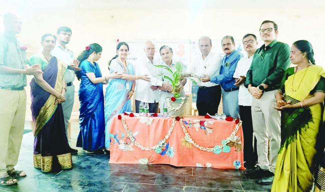 ಜೀವನದಲ್ಲಿ ಆತ್ಮವಿಶ್ವಾಸದಿಂದ ಧೈರ್ಯವಾಗಿ ಬದುಕಬೇಕುಜಿಲ್ಲಾ ಶಸ್ತ್ರ ಚಿಕಿತ್ಸ ಡಾ.ಪಿ.ಆರ್‌.ಹಾವನೂರ