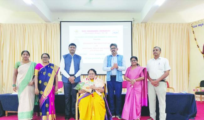 ವಿದ್ಯಾರ್ಥಿನಿಯರು ಮುಟ್ಟಿನ ಸ್ವಚ್ಛತೆ ಬಗ್ಗೆ ವೈಜ್ಞಾನಿಕ ತಿಳುವಳಿಕೆ ಹೊಂದುವುದು ಅವಶ್ಯಕ: ಡಾ. ಅನಿತಾ ಉಮದಿ  